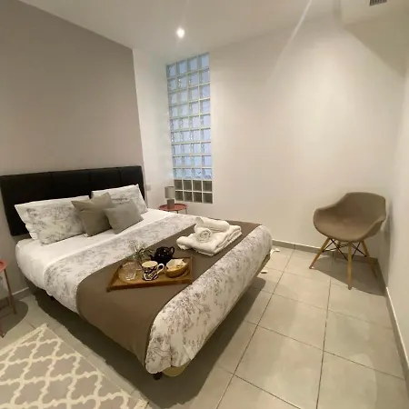 2br In The Zoko Contemporary And Convenient Apartment