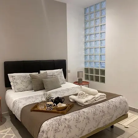 2br In The Zoko Contemporary And Convenient Apartment
