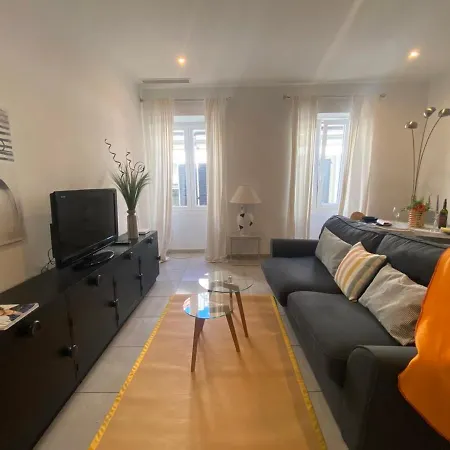 2br In The Zoko Contemporary And Convenient *
