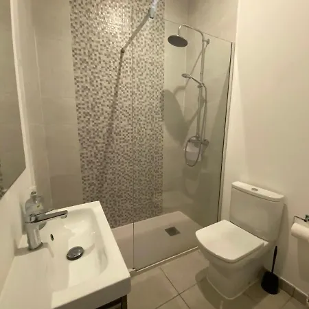 Apartment 2br In The Zoko Contemporary And Convenient