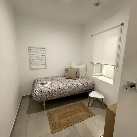 2br In The Zoko Contemporary And Convenient Apartment