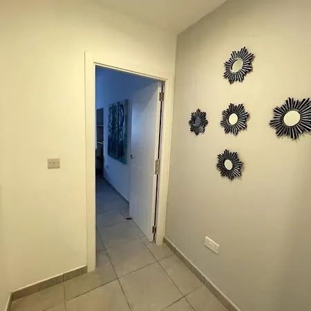 Apartment 2br In The Zoko Contemporary And Convenient