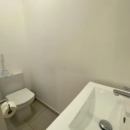 2br In The Zoko Contemporary And Convenient Apartment *