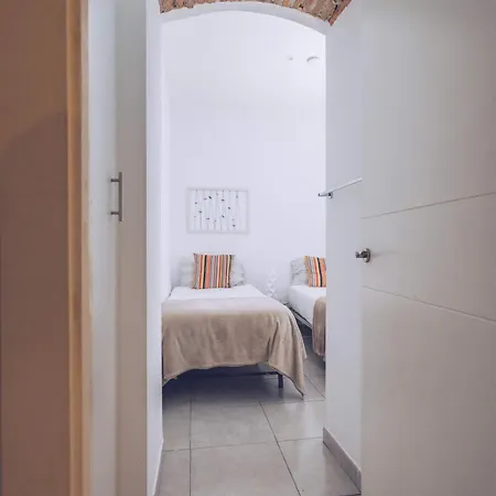 Apartment 2br In The Zoko Contemporary And Convenient *