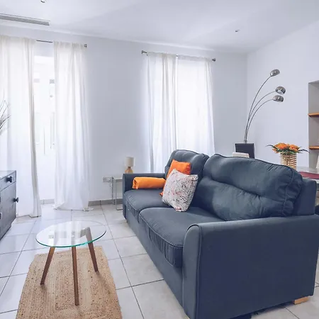 2br In The Zoko Contemporary And Convenient *