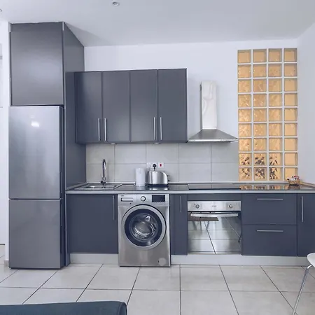 2br In The Zoko Contemporary And Convenient Apartment